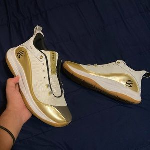 Steph Curry’s Metallic Gold